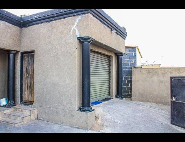 2 BEDROOM HOUSE FOR SALE IN UMTHAMBEKA